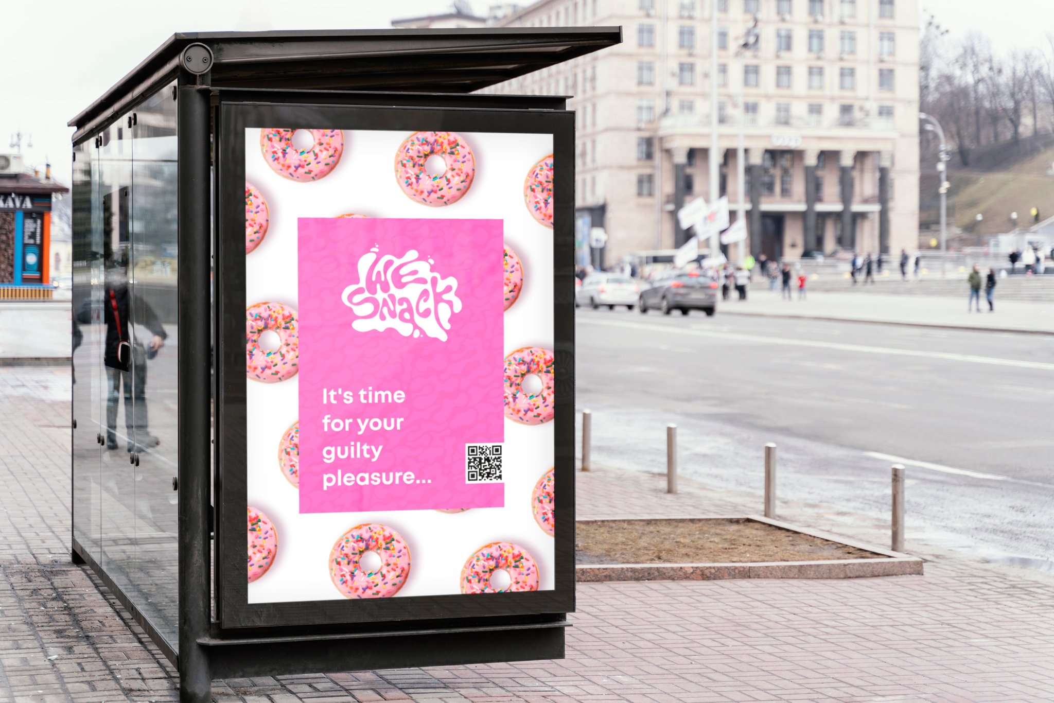 WeSnack-plakat på en busstopp